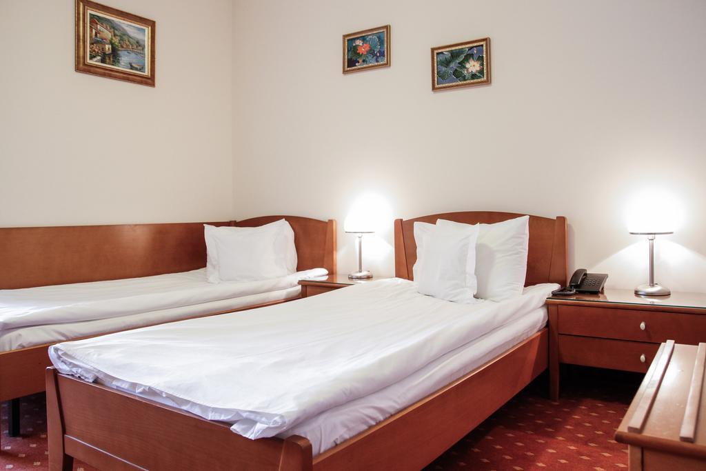 Hotel Hermes Алба-Юлия Экстерьер фото