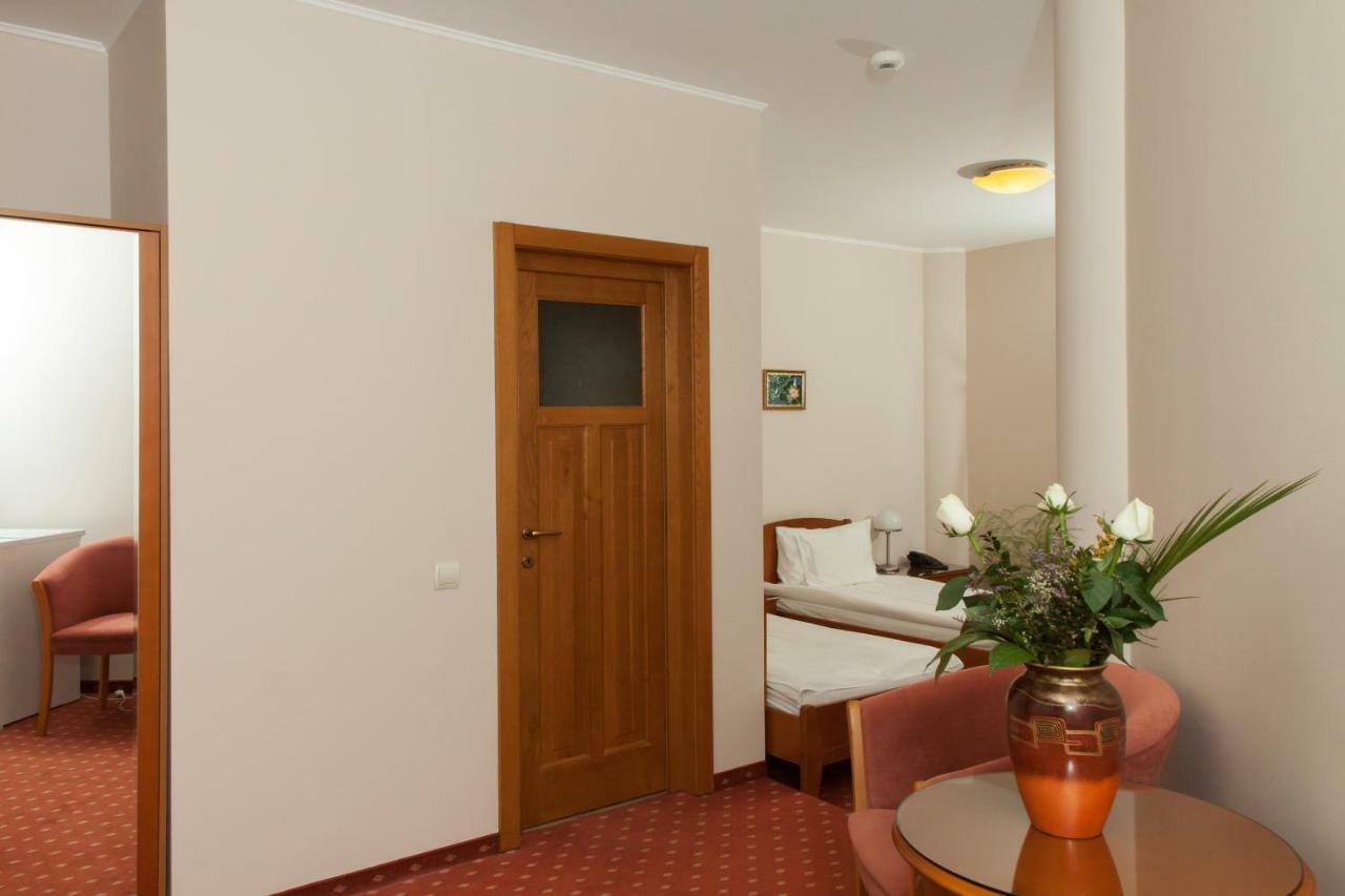 Hotel Hermes Алба-Юлия Экстерьер фото